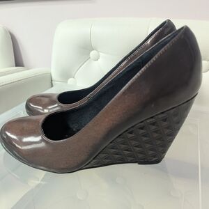 Glossy Brown Wedge Shoes with Quilted Heel